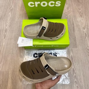 croc s yukon vista premium clogs