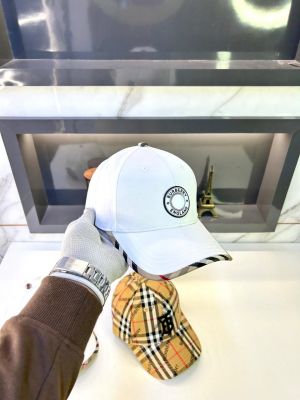 Burberr y White Embossed Logo Premium Cap F3434-W2