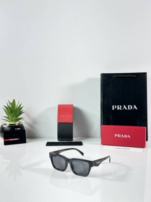 P rada Shine Black 06