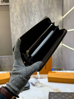 LOUIS-VUITTON-DEEPIKA-WALLET-WITH-BOX-5661