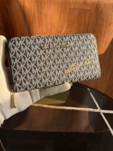 Michael_Kors_Womens_Wallet
