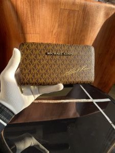 Michael_Kors_Womens_Wallet
