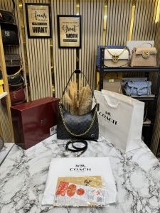 Coac_h Signature Chain Hobo Shoulder Bag With Box And Dust Bag Including Carry Bag (8086) (Black)