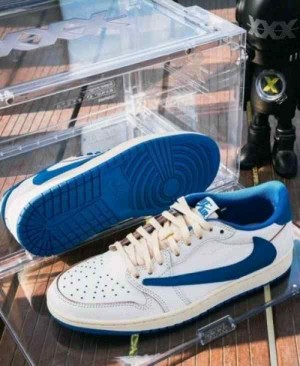 Nikee Air Jordan Retro 1 X Travis Scott Fragment Heat of White Semi Ua
