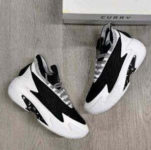 Underr Armourr Curry 13 Basketball