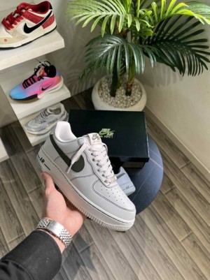 Airforce 1 07 LV8 Light Grey