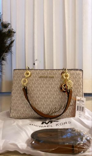 Michael_Kors_Cynthia_Medium_Satchel_With_DustCover_Tags
