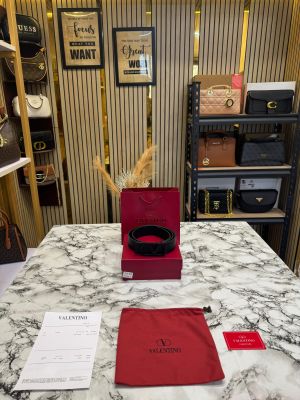 Valentino_Garavani_VLogo_Buckle_Signature_Belt_In_Antique_Brass_Finish_(18-2)