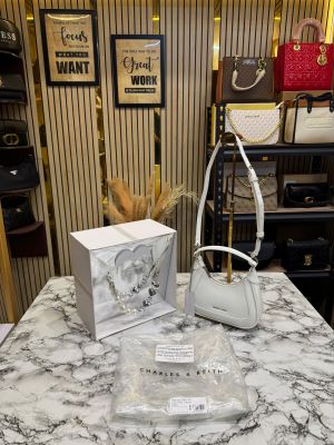Charle_s & Keith Gift Set In White Faux Leather Hobo Bag 