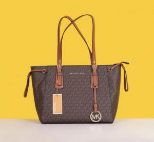 MICHEAL KORS VOYAGER BROWN LOGO PRINT TOTE BAG - 2616