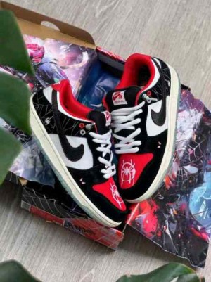 Nikee sb dunk low spiderman miles morales