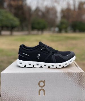 On cloud 5 waterproof Running Black white