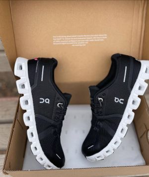On cloud 5 waterproof Running Black white