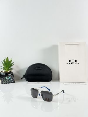 Oakley_3922_Silver_Black