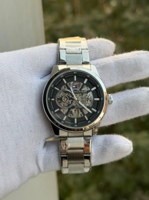 Tomm y Hilfige r Silver Black Limited Time Offer