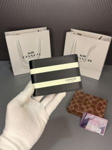 Coac_h white strep wallet 047 with og box and carry bag 