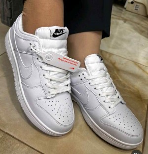 Nikee Sb Dunk Low Pro Triple White