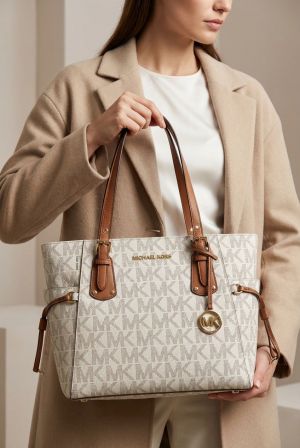 Michael_Kors_4616_Voyager_Tote_LargeMono_With_DustCover