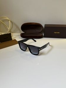 Tomford_259_Black_Blue_Shaded