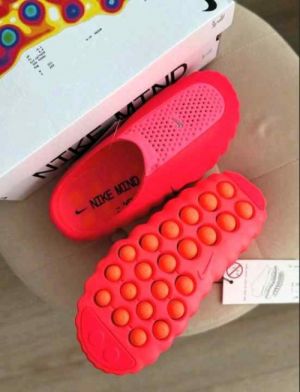 _NIKE_MIND_002_SOLAR_RED_