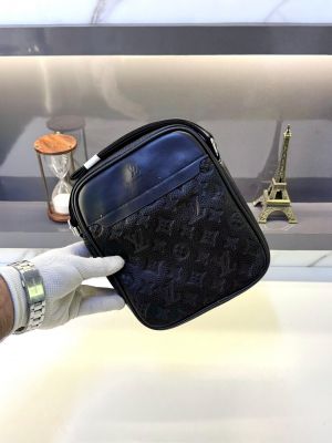 Loui_s Vuitton Black Sling Bag Fa 554