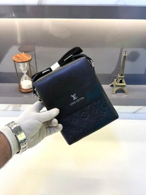 Loui_s Vuitton Black Sling Bag Fa 579