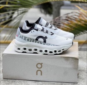 ON CLOUD MONSTER WHITE IVORY