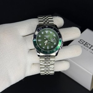 Seiko Sports 5 GMT Green