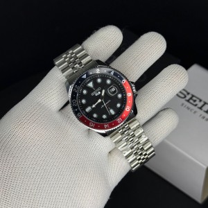 Seiko Sports 5 GMT Red