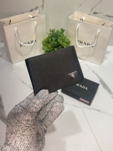 Prad_a 050 Saffiano leather bifold wallet with a silver triangle logo with og box card and carry bag