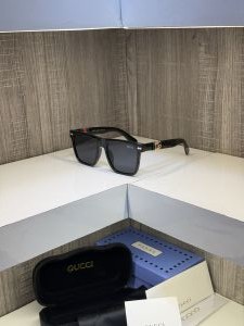 Gucc i 1390 Glossy Black