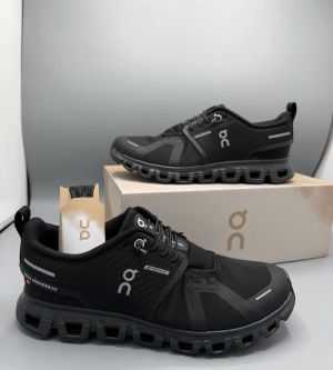 On Cloud 5 Running All Black