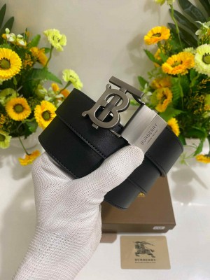 BURRBER_Y PREMIUM BELT QUALITY WID OG BOX DUST BAG & CARD 239