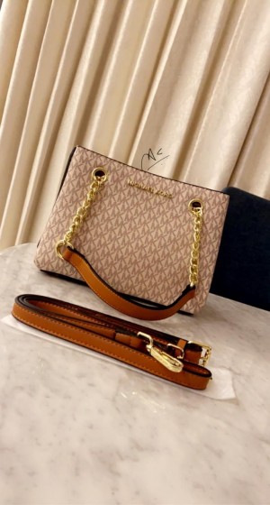 michael-kors-mirror-emilia-logo-mini-tote-bag-942