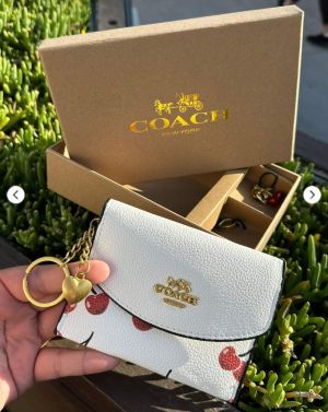 COAC.H WHITE SIGNATURE WALLET GIFT SET CHERRY CHARMS WITH OG BOX