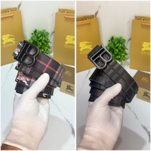 Burberr_y BB-246 check black leather reversible belt with og box brand card dust bag and carry bag