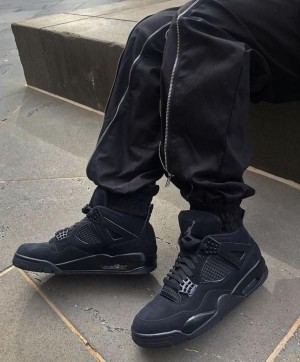 Nik e Air Jordan Retro 4 Black Cat In High Quality