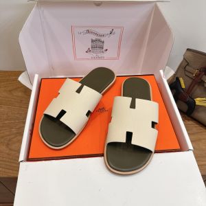 Herm.s Izmir Sandals Beige Glaise and Vert Foret Epsom Calfskin