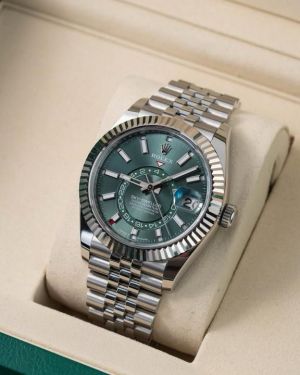 Role_x Sky Dweller Automatic Watch 