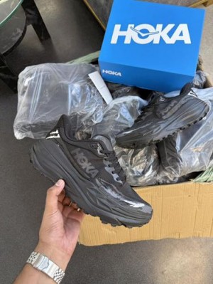 Hok a stinson 7 black running shoes