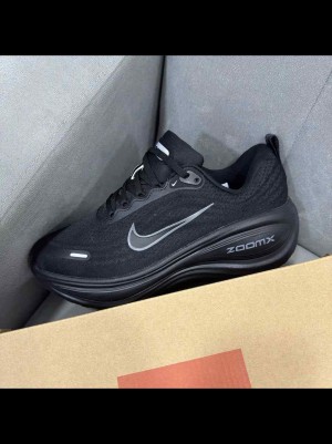 Nikee Zoom Vomero Plus Black