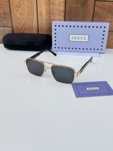 Gucci_320_gold_black