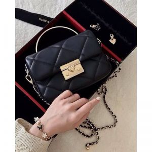 Charles_Keith_Day-520_Quilted_Box_TopHandle_Bag_with_GiftSet_Packing