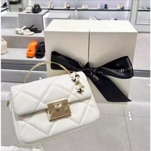 Charles_Keith_Day-520_Quilted_Box_TopHandle_Bag_with_GiftSet_Packing