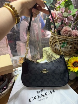 Coach_teri_shoulderbag_with_dualbelts_ogbox_carrybag_etc_premium_quality