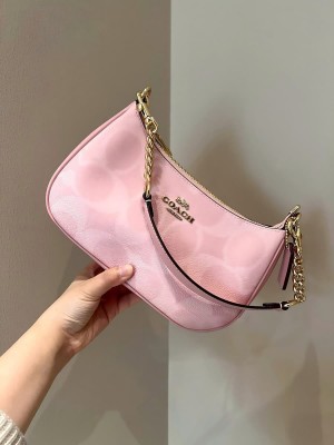 Coach teri shoulderbag with dualbelts ogbox carrybag etc premium quality