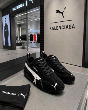 Pumaa x Balenciagaa Speedcat Suede Distressed BLACK