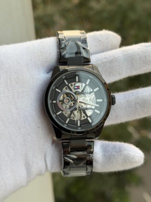 Tomm y Hilfige r Black Limited Time Offer