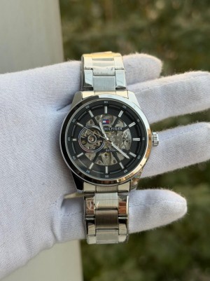 Tomm y Hilfige r Silver Black Limited Time Offer