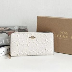 COAC.H WHITE LONG ZIP WALLET PREMIUM WITH OG BOX PACKING